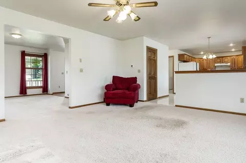 Living - 501 Dori Ct, Pecatonica, IL 61063 photo 9 of 9