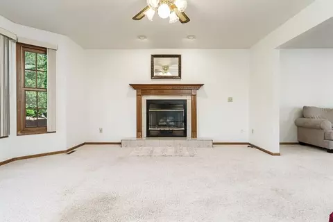 Living - 501 Dori Ct, Pecatonica, IL 61063 photo 5 of 9