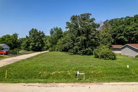 102 SE Bradford Pl, Poplar Grove, IL 61065
