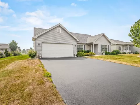 Exterior - 910 Madison Ave, Mchenry, IL 60050 photo 4 of 13