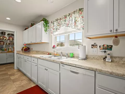 Kitchen - 910 Madison Ave, Mchenry, IL 60050 photo 6 of 6