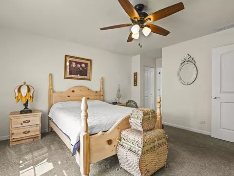 Bedroom - 910 Madison Ave, Mchenry, IL 60050 photo 2 of 3