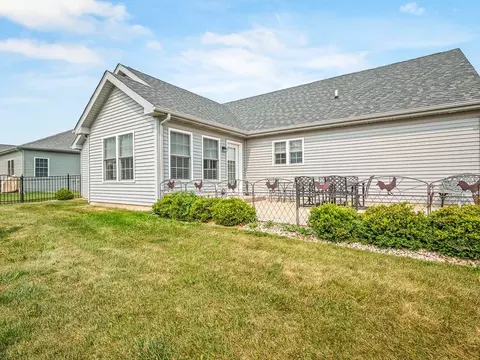 Exterior - 910 Madison Ave, Mchenry, IL 60050 photo 8 of 13