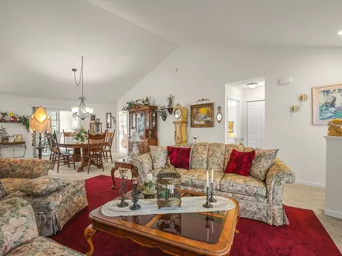 Living - 910 Madison Ave, Mchenry, IL 60050 photo 3 of 4
