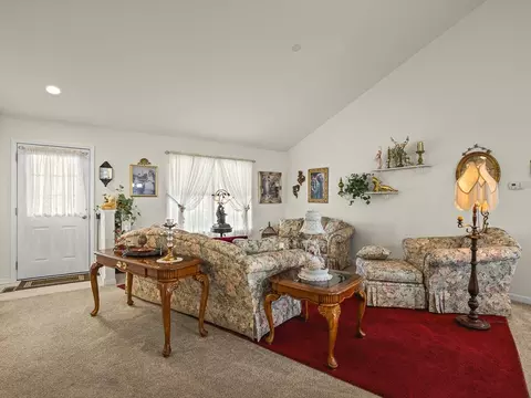 Living - 910 Madison Ave, Mchenry, IL 60050 photo 1 of 4