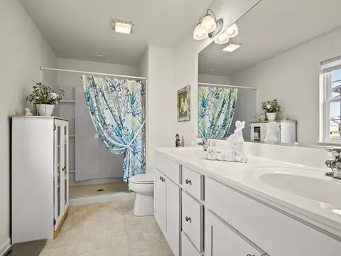 Bath - 910 Madison Ave, Mchenry, IL 60050 photo 1 of 2
