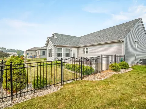 Exterior - 910 Madison Ave, Mchenry, IL 60050 photo 10 of 13