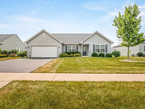 Exterior - 910 Madison Ave, Mchenry, IL 60050 photo 3 of 13