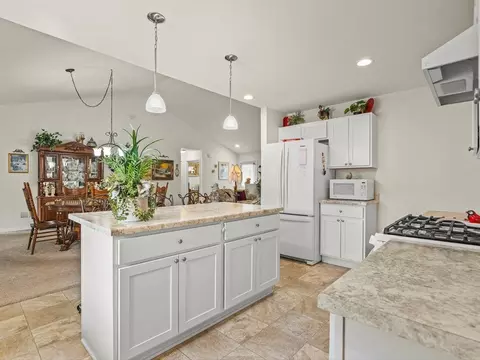 Kitchen - 910 Madison Ave, Mchenry, IL 60050 photo 4 of 6