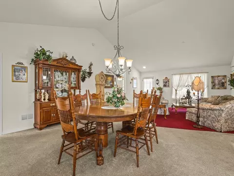 Dining - 910 Madison Ave, Mchenry, IL 60050 photo 3 of 6