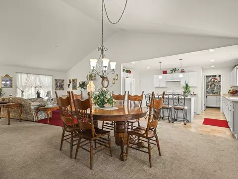 Dining - 910 Madison Ave, Mchenry, IL 60050 photo 4 of 6