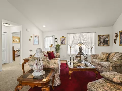 Living - 910 Madison Ave, Mchenry, IL 60050 photo 2 of 4