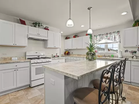 Kitchen - 910 Madison Ave, Mchenry, IL 60050 photo 1 of 6