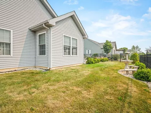 Exterior - 910 Madison Ave, Mchenry, IL 60050 photo 9 of 13