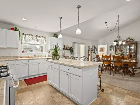 Kitchen - 910 Madison Ave, Mchenry, IL 60050 photo 2 of 6