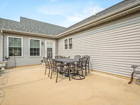 Exterior - 910 Madison Ave, Mchenry, IL 60050 photo 7 of 13