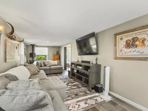 Living - 3680 Grove Rd, Pecatonica, IL 61063 photo 2 of 7