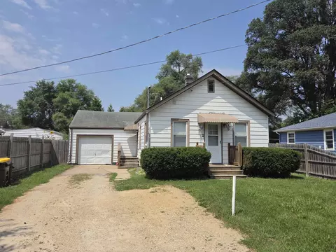 2733 Kinsey St, Rockford, IL 61109
