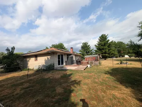 Exterior - 4367 Straw Ln, Roscoe, IL 61073 photo 4 of 4