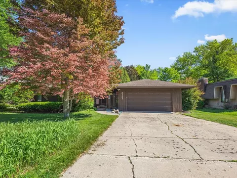 5121 Brookview Rd, Rockford, IL 61107
