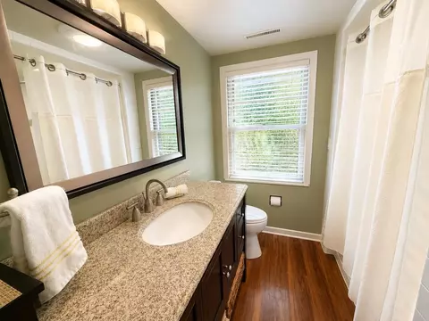 Bath - 7328 Kinnikinnick Dr, Roscoe, IL 61073 photo 3 of 6