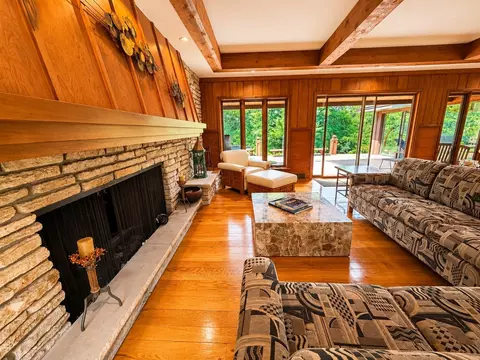 Living - 7328 Kinnikinnick Dr, Roscoe, IL 61073 photo 4 of 14