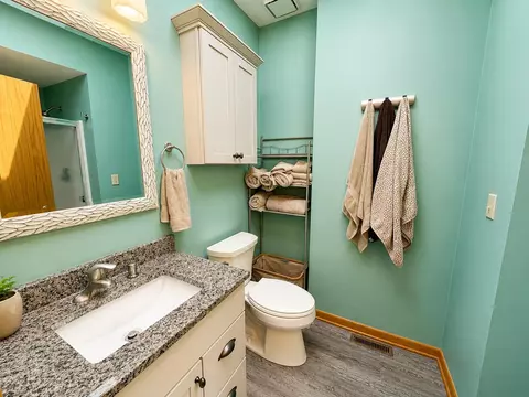 Bath - 7328 Kinnikinnick Dr, Roscoe, IL 61073 photo 6 of 6