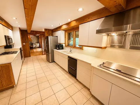 Kitchen - 7328 Kinnikinnick Dr, Roscoe, IL 61073 photo 2 of 5