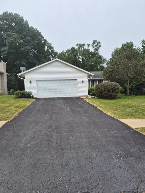 5685 Alma Dr, Rockford, IL 61108