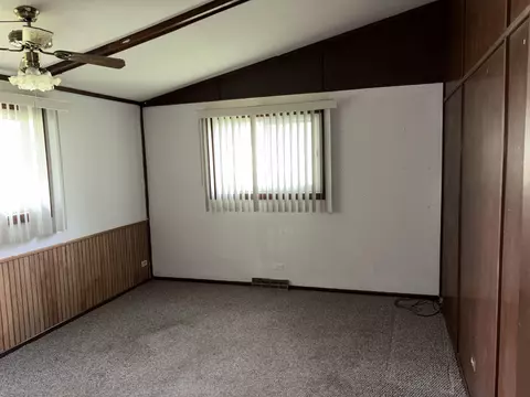 Living - 1367 Robert Dr, Freeport, IL 61032 photo 2 of 3