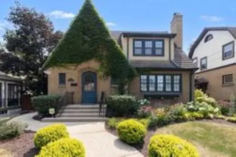 519 Robert Ave, Rockford, IL 61107