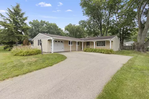 1403 Comanche Dr, Rockford, IL 61107