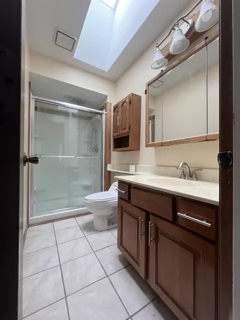 Bath - 11128 Cedarbrook Rd, Roscoe, IL 61073 photo 1 of 4