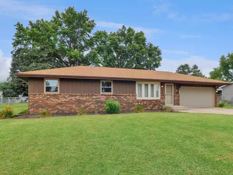 4718 Terrang Trl, Machesney Park, IL 61115