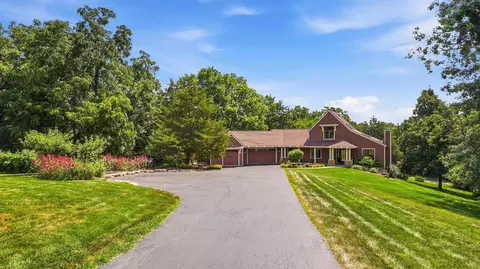 8 Arrowwood Ln, Galena, IL 61036