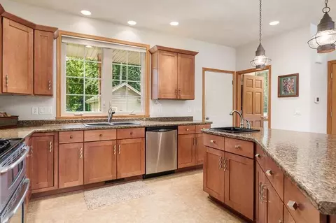 Kitchen - 11101 Edgemere Ter, Roscoe, IL 61073 photo 3 of 5