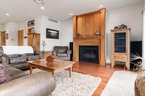 Living - 11101 Edgemere Ter, Roscoe, IL 61073 photo 2 of 5