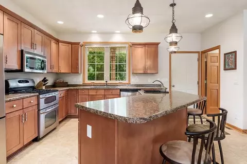 Kitchen - 11101 Edgemere Ter, Roscoe, IL 61073 photo 2 of 5