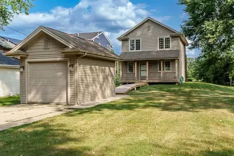 Exterior - 11101 Edgemere Ter, Roscoe, IL 61073 photo 2 of 10