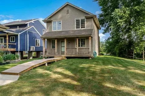 Exterior - 11101 Edgemere Ter, Roscoe, IL 61073 photo 3 of 10