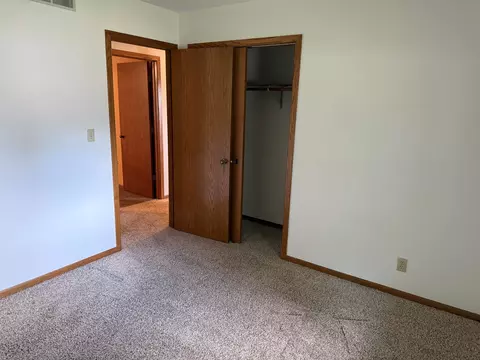 Bedroom - 2109 W Cimarron Dr, Freeport, IL 61032 photo 4 of 4