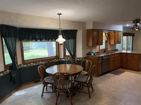 Dining - 2109 W Cimarron Dr, Freeport, IL 61032 photo 1 of 1