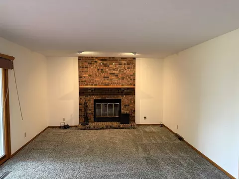 Living - 2109 W Cimarron Dr, Freeport, IL 61032 photo 2 of 2