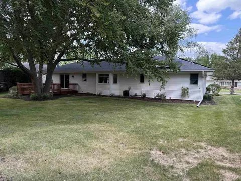 Exterior - 2109 W Cimarron Dr, Freeport, IL 61032 photo 3 of 3