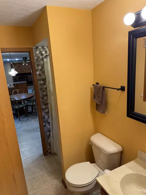 Bath - 2109 W Cimarron Dr, Freeport, IL 61032 photo 1 of 2