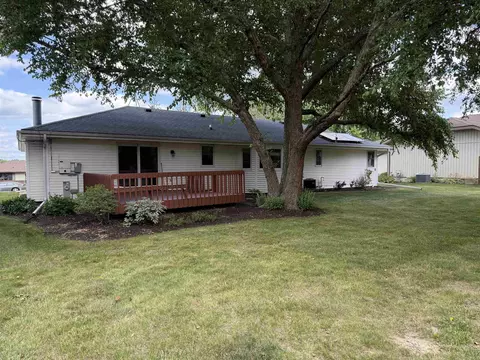 Exterior - 2109 W Cimarron Dr, Freeport, IL 61032 photo 2 of 3