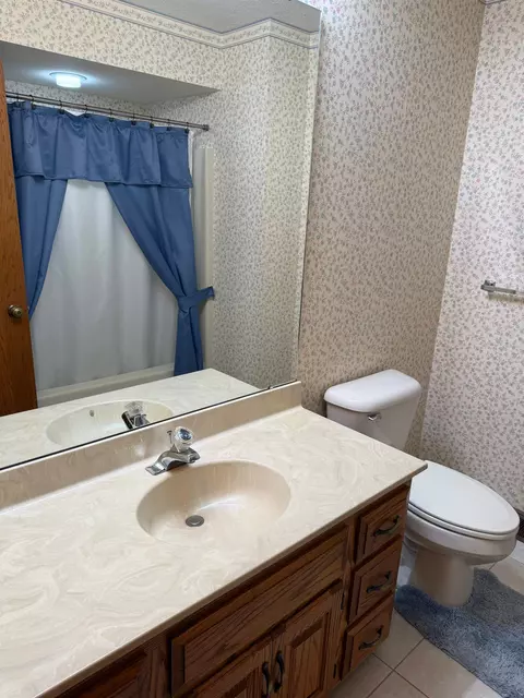 Bath - 2109 W Cimarron Dr, Freeport, IL 61032 photo 2 of 2