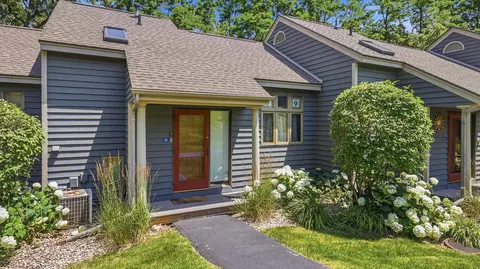 20 Valleywood Ln, Galena, IL 61036