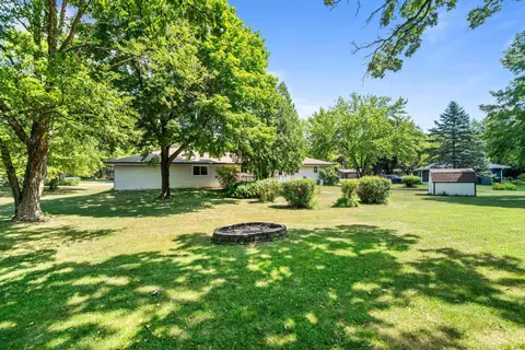 Exterior - 6851 Strong Box Cir, Roscoe, IL 61073 photo 7 of 8