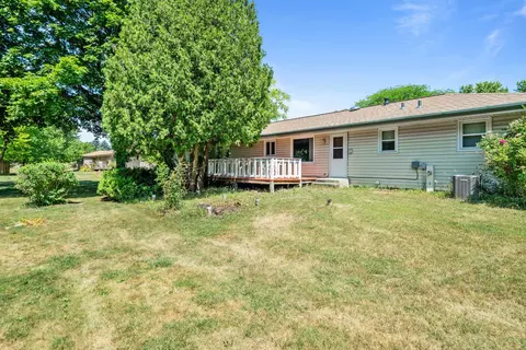Exterior - 6851 Strong Box Cir, Roscoe, IL 61073 photo 6 of 8